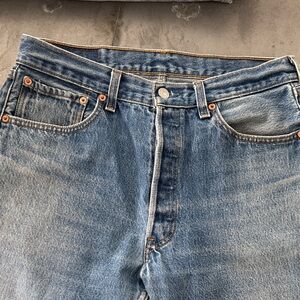 Classic Blue vintage Levi’s 
Measurements in pictures 
Perfectly vintage